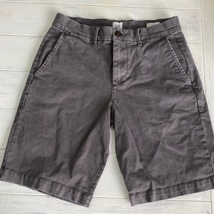 Gap flat front gray cotton shorts men’s waist size 28”